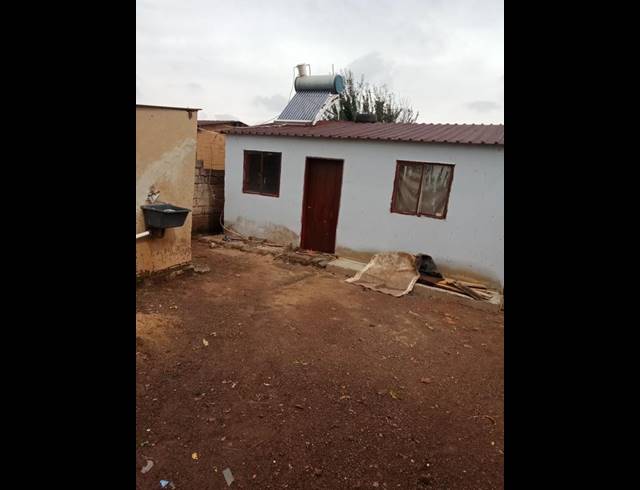 2 BEDROOM HOUSE FOR SALE IN SLOVO PARK